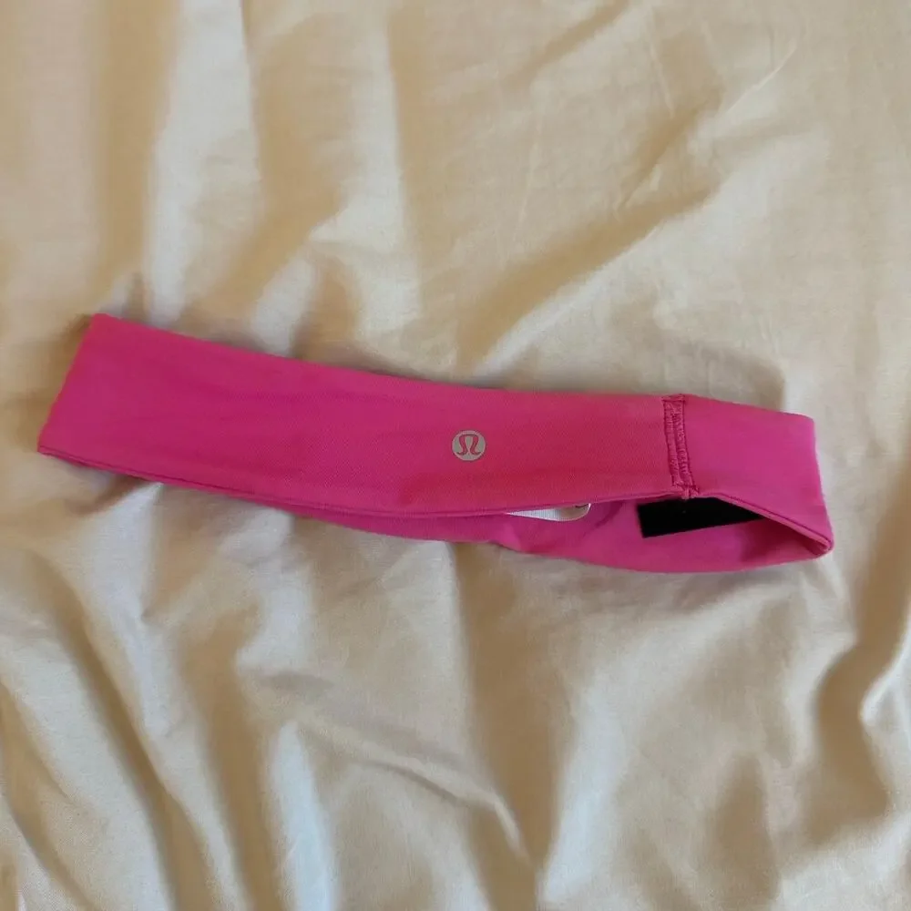 Lululemon Luxtreme Training Headband LIPG Sweatband Lip Gloss Pink